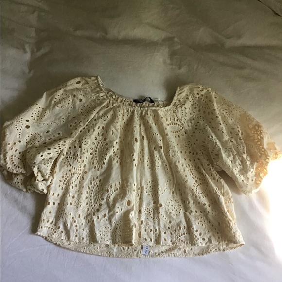 ✨ZARA Embroidered Top✨ - Picture 6 of 9